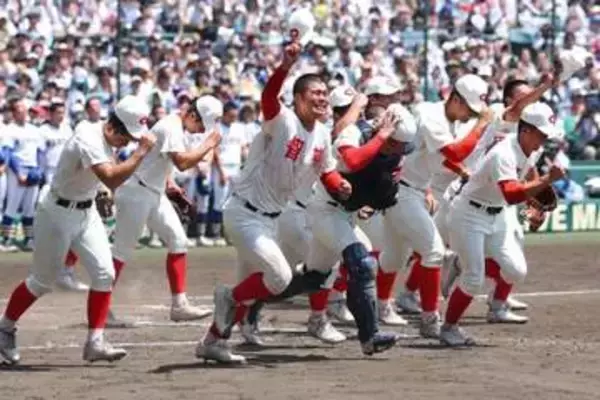 甲子園決勝の激闘後…「グッときたな」　垣根越えた勝者と敗者の「めっちゃ良い光景」