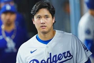 祝福直後…大谷翔平が突然ダッシュ　超速でベンチ裏へ、2日連続で取った“行動”
