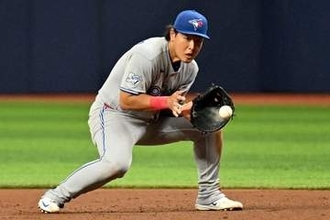岡本和真の“超反応”が生んだ「不運」　敵軍放送席がお手上げ…定位置で見せた衝撃プレー
