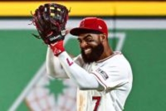 “苦手”守備で…エ軍アデルの「壮大なプレー」　HRキャッチ3連発に地元局「歴史に残る」