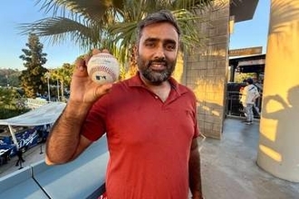 大谷23号キャッチ「1.6億円でも売らない」　掴んだ幸運…パキスタン出身の36歳が大興奮