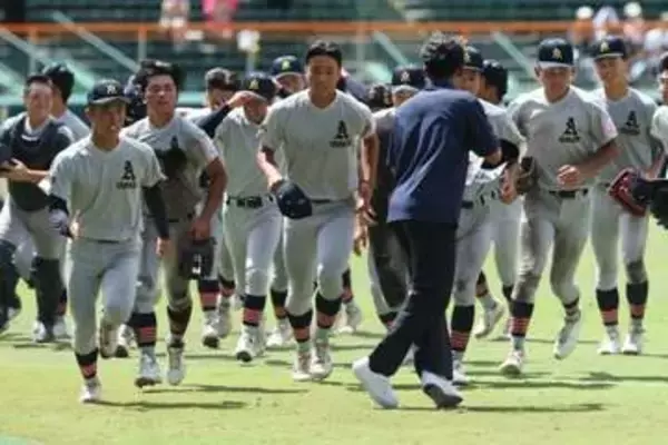 甲子園で話題のユニ、現場のリアルな声「格好良さよりも…」　夏限定の可能性、明かされた事情