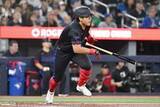 「岡本和真、ゲレーロJr.からまさかの洗礼　適時打＆好守連発…最後に届けた「ありがとうございます！」」の画像1