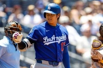 ベッツが“今日の主役”抜擢も…　地元放送局が選んだ大谷翔平の一枚、勝利直後に祝福