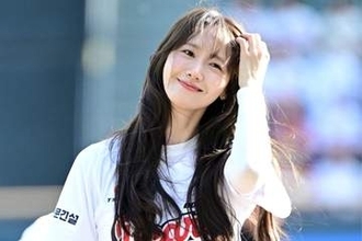 「可愛すぎて幸せ」　“奇跡の35歳”、世界でバズるノーバウンド投球「また惚れ直した」