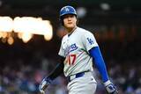 「大谷翔平、一塁牽制で痛恨アウト　判定覆り敵地大歓声…2打席連続安打も」の画像1