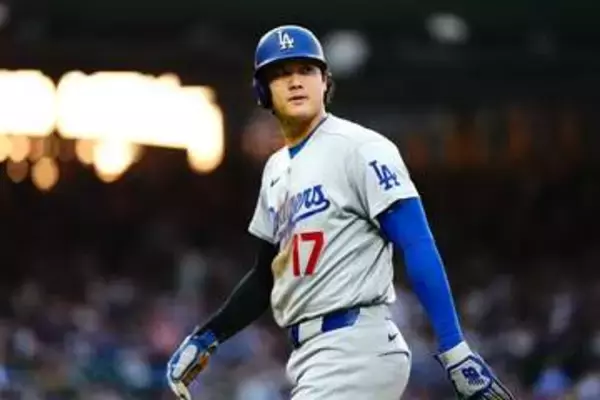 大谷翔平、一塁牽制で痛恨アウト　判定覆り敵地大歓声…2打席連続安打も