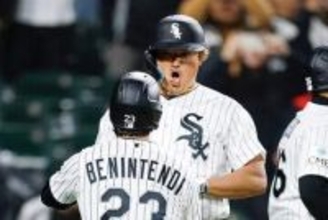 村上宗隆、MLB1位の12号に「ラクな場面で回ってきた」　同僚に感謝…連敗阻止の一撃に手応え