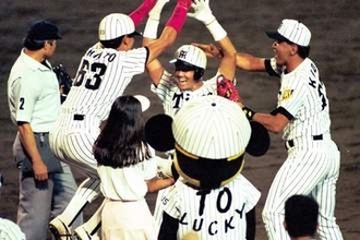 甲子園の忘れぬ“37分間”「あれ？」　天国から地獄…阪神ファンも乱入し猛抗議した“幻の一発”