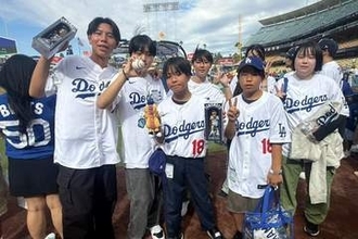 山本由伸が児童7人をドジャスタ招待　ド軍戦で始球式…2月に養護施設をサプライズ訪問