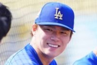 山本由伸、超貴重な“一瞬”　球団カメラマンと寄り添い…激闘直後にサラリ「本物のMVP」