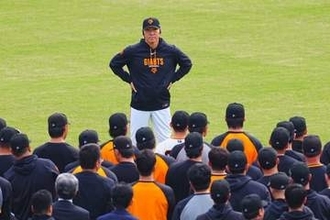 松井監督見たさに…2軍球場のスタンドが「凄い」「ありえない」　ネット驚き「人ヤバ」
