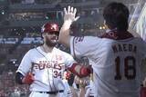 「前田健太がNPB100勝達成…マッカスカーが逆転満塁弾　鷹は2戦連続2桁得点で3連勝…12日パ結果」の画像1
