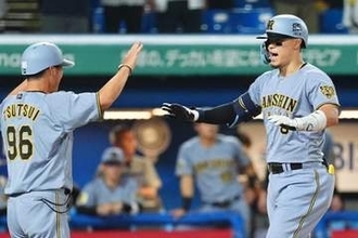 佐藤輝明、2打席連発の34号　止まらぬ3戦4発…球団ではバース以来の「3冠王」誕生に現実味