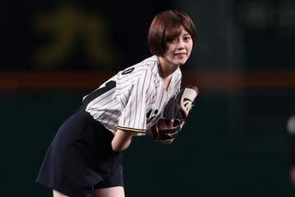 “ショーパン美女”に甲子園どよめき　再登板→快速球で叶えた夢、阪神捕手から「お褒めの言葉」