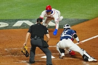 天才ソトから飛び出した“神の手”　右手一本で…好プレー連発で韓国から序盤で5得点