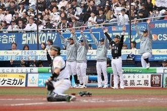 ロッテが千葉県内の小中高生ら5万人を無料招待…13年連続で寄贈式を実施