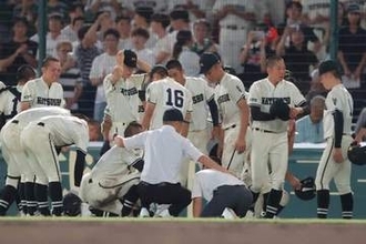 涙の敗戦も…「これぞ高校野球」　ナイター甲子園が捉えた光景「なかなかできることじゃない」