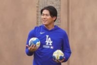 山本由伸が見せた“素の笑顔”「会えて嬉しそう」　ド軍キャンプに現れた日本人HR王