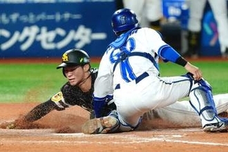 本塁憤死でも「雰囲気最高すぎる」　ベンチで発見…周東の“ド直球イジリ”に「めっちゃ笑う」