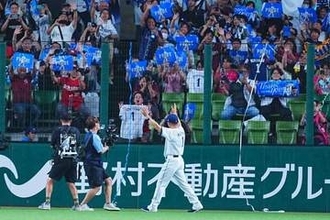 栗山引退試合に「まさかの大御所」　判明した“西武推し”、ファン喝采「初めて知りました」