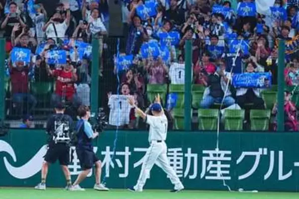 栗山引退試合に「まさかの大御所」　判明した“西武推し”、ファン喝采「初めて知りました」