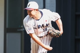 菅野智之に侍ナイン熱視線　井端監督＆大勢らブルペン集結…ダルビッシュと談笑も