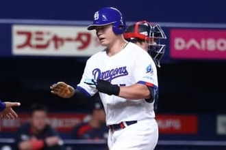 中日伏兵にも初弾　1戦1発ペース→2戦6発…HRウイングで見えた強竜復活【話題席で観戦】