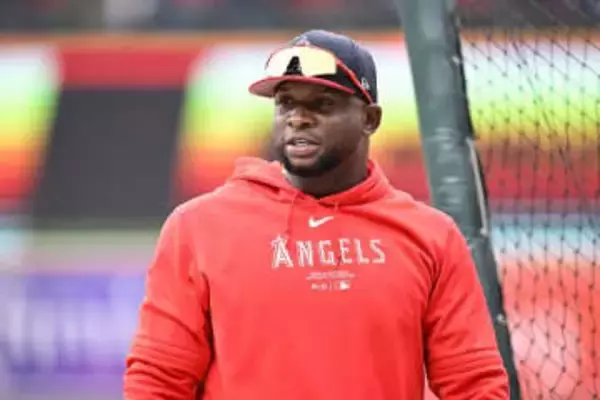 「ガタイレベチ」中日の126キロ助っ人に衝撃　来日会見でも際立つデカさ「思ってた50倍エグい」