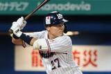 「燕・中村、ファウルが顔面直撃→動けず担架で搬送　神宮騒然…ブルーシートで囲われる」の画像1