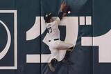 「フェンス激突で「クラクラ」　途中交代の山本恵大、試合後に明かした現状「様子を見て」」の画像1