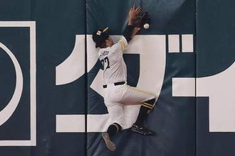 フェンス激突で「クラクラ」　途中交代の山本恵大、試合後に明かした現状「様子を見て」