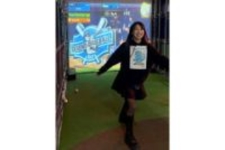 人気アイドルが101キロを“報告”　スカートひらりの1球…笑顔の投球が「カワイイ」