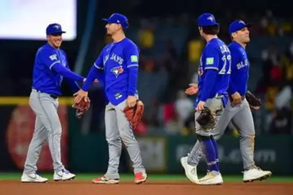 “謎の青色”の球場飯に「吐き気がする」　まさかの組み合わせ…集まる厳しい声「食べないで」