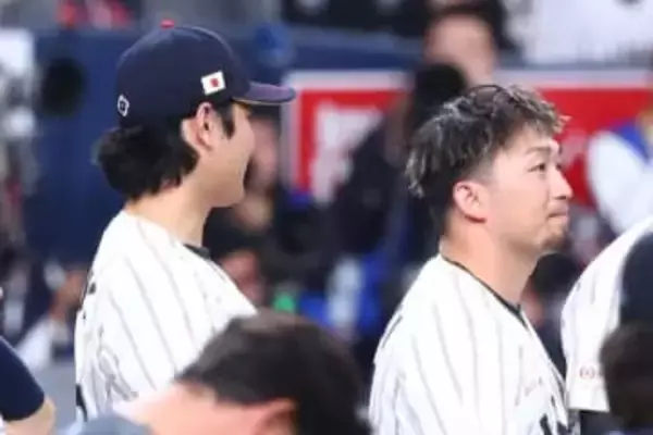 大谷の真横で「なにしとんねん」　発見された鈴木誠也の行動…まさかのポーズにファン爆笑
