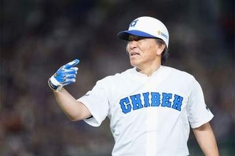 松井秀喜氏、フリー打撃で豪快アーチ披露　大飛球に東京ドームのファン歓声