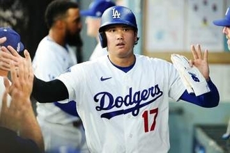大谷翔平の君臨する“頂き”　山本由伸が猛追も…独走「22.8」、副収入196億円も納得