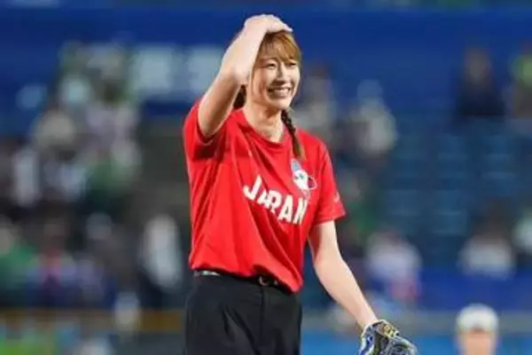 「頭身えっぐ…」185cm元女子アスリート　ショーパン豪快投球に喝采「美人すぎて美人」