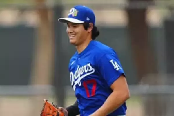 大谷翔平、キャンプインで真っ先に投稿した“人物”　相棒＆コーチと談笑…貴重な1枚