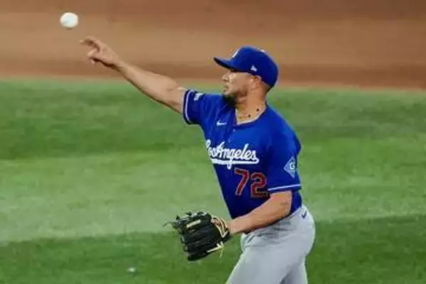 ド軍戦で異例の事態　9回に両軍とも野手登板…13点差、“抑え”のロハスが1回1失点で締める