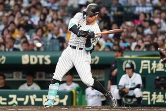 佐藤輝明が豪快4号　田中将大も呆然の弾道…打点トップ独走、驚愕パワーは「入るん？」