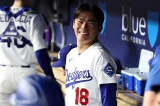 “先頭”を飾った山本由伸　13勝目の直前、浮かべた大胆スマイル…仲良しカメラマンが激写