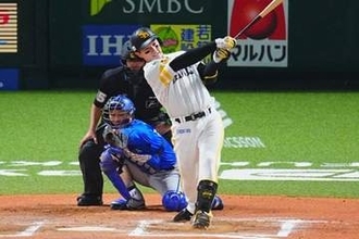 鷹26歳は「前見えてる？」　“消えた!?”視界…まさかの祝福が「可愛すぎるんだけど」