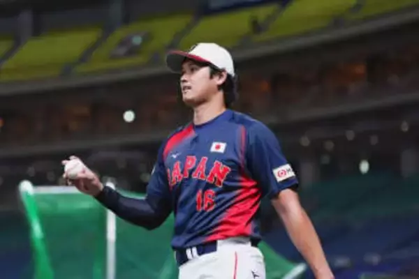 大谷翔平、侍J一番乗りでグラウンド登場　90m大遠投…開門は午後4時でスタンドは“無人”