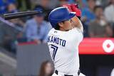 「岡本和真、2試合ぶり28号ソロ　バックスクリーンへの一発に本拠地大歓声…球団新人記録の更新続く」の画像1