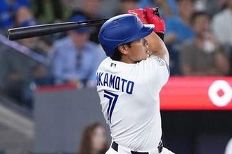 岡本和真、2試合ぶり28号ソロ　バックスクリーンへの一発に本拠地大歓声…球団新人記録の更新続く