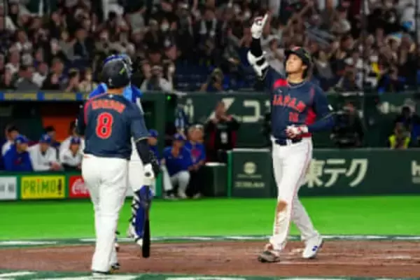 大谷満塁弾の裏で…現れた“世界的な超大物”　フォロワー1150万人、侍ユニ着用で来場