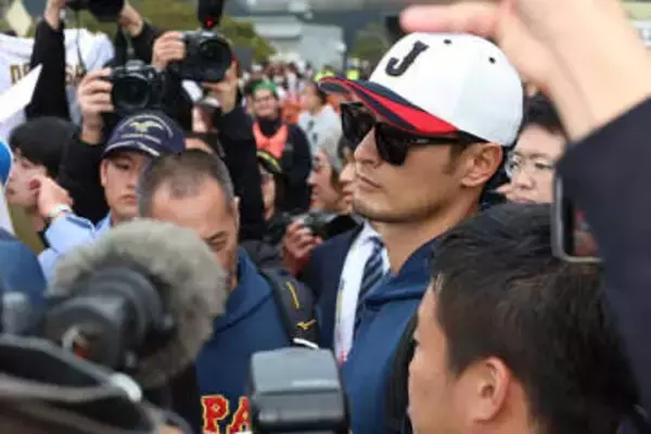 ダルビッシュ、異例のサイン会開催　ファン殺到…飛び交う歓声、約3分間の“神対応”