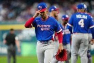 プエルトリコ、散る　ナインは涙そして呆然…モリーナ監督も失意、ベンチで落胆→ファンの声援に応える