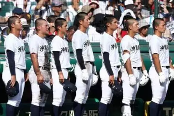 沖縄尚学は「グッドルーザー」　敗退直後の振る舞いに感銘…涙堪える末吉には「泣ける」